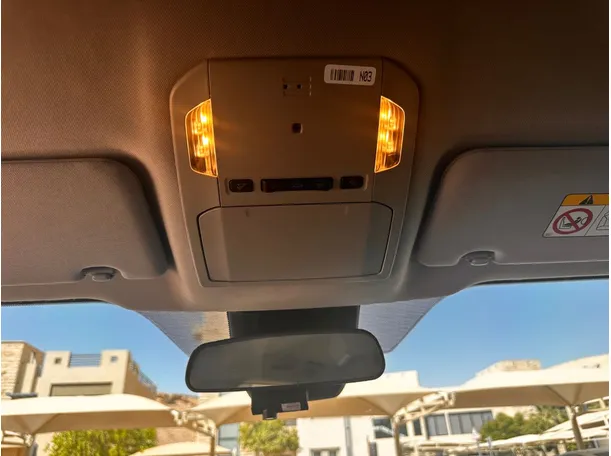 Car image 28