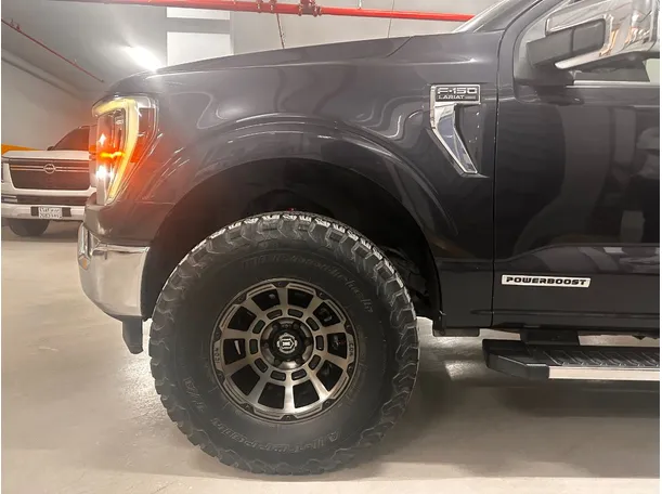 Car image 9