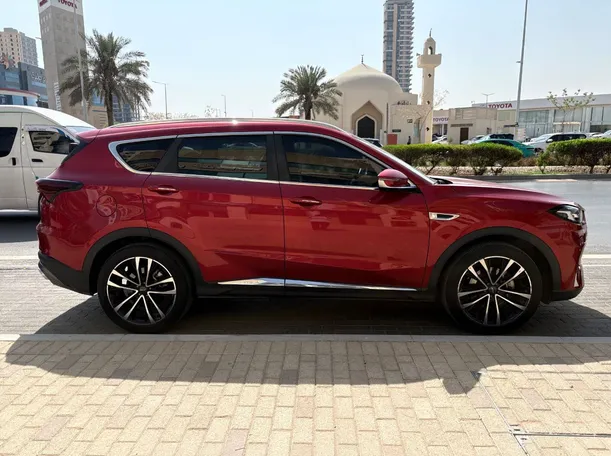 Car image 4