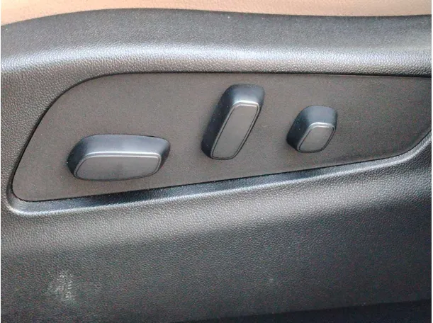 Car image 34