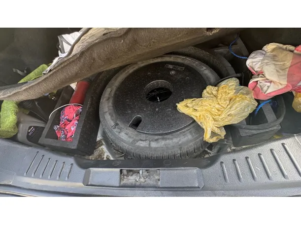 Car image 24