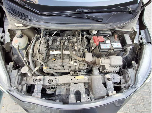 Car image 18
