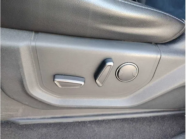 Car image 38