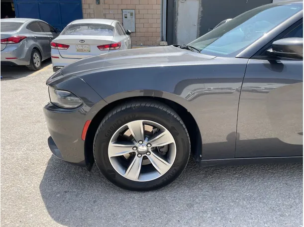 Car image 9