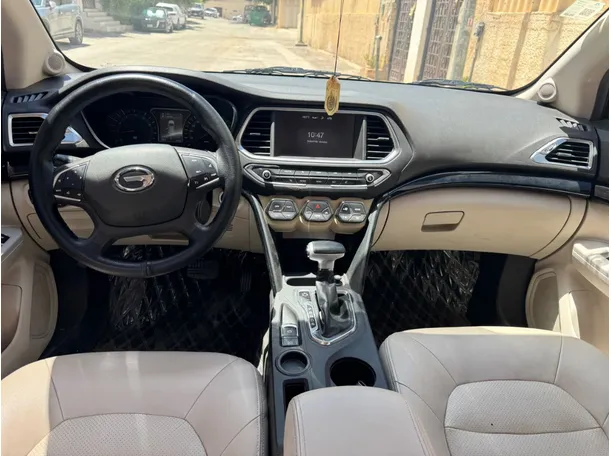 Car image 15