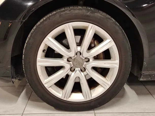Car image 10