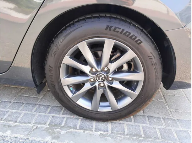 Car image 9