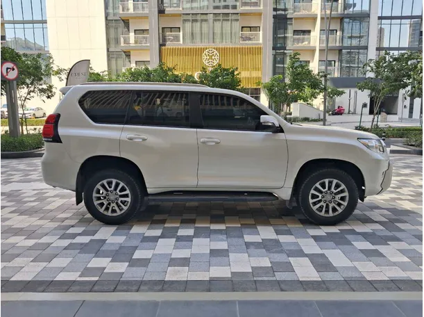 Car image 8