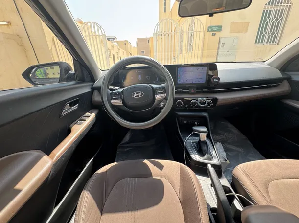 Car image 16