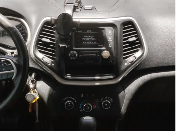Car image 19