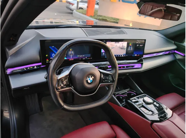 Car image 14
