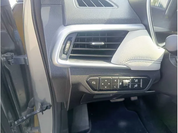 Car image 33