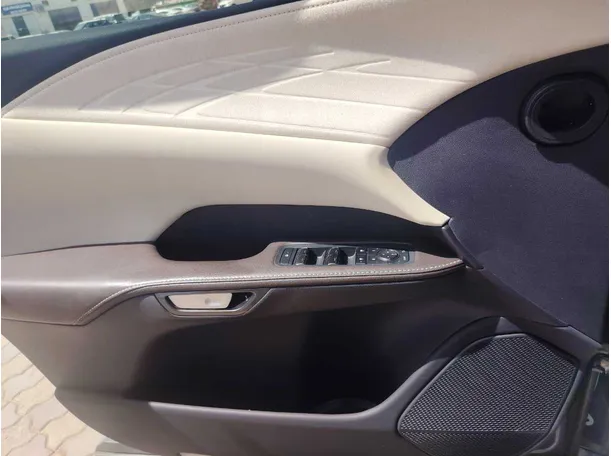 Car image 33
