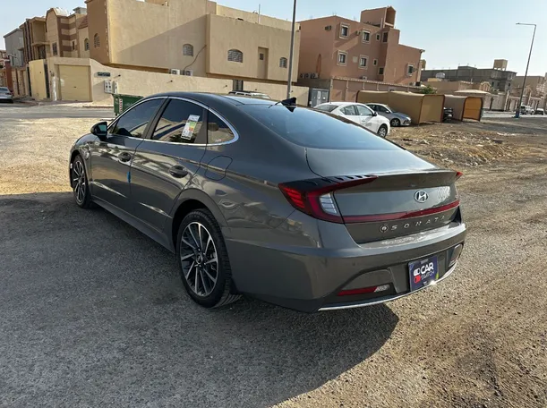 Car image 7