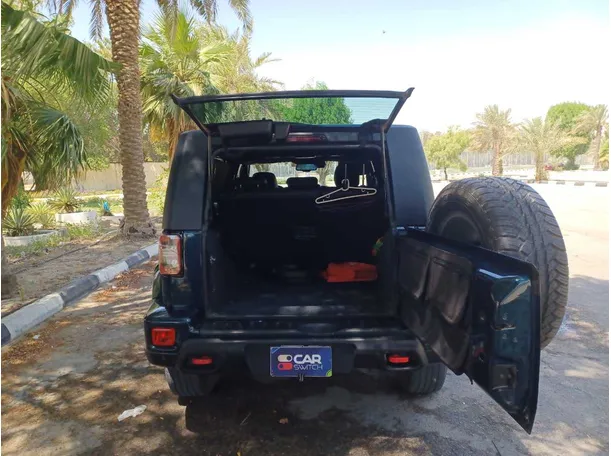 Car image 14