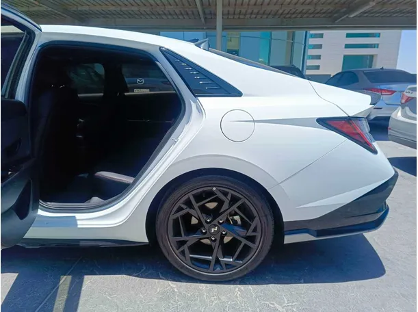 Car image 15