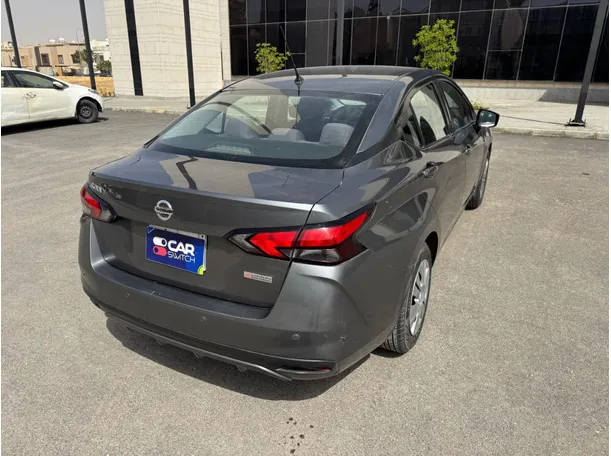 Car image 5