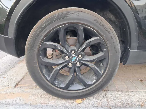Car image 9