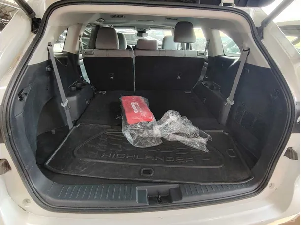 Car image 32