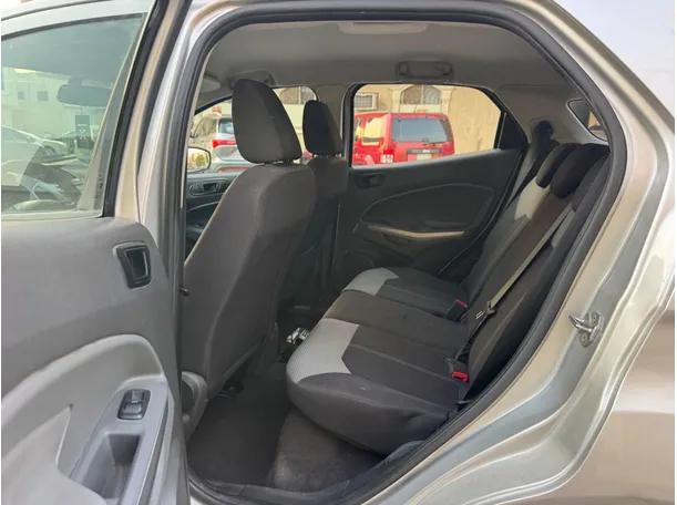 Car image 13