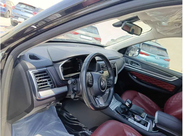 Car image 13