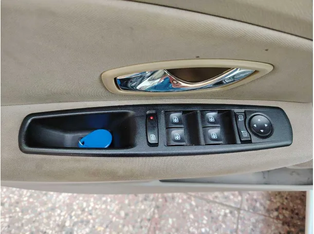 Car image 40