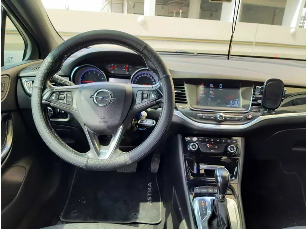 Car image 16