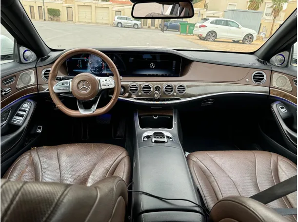 Car image 17