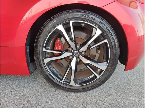 Car image 9