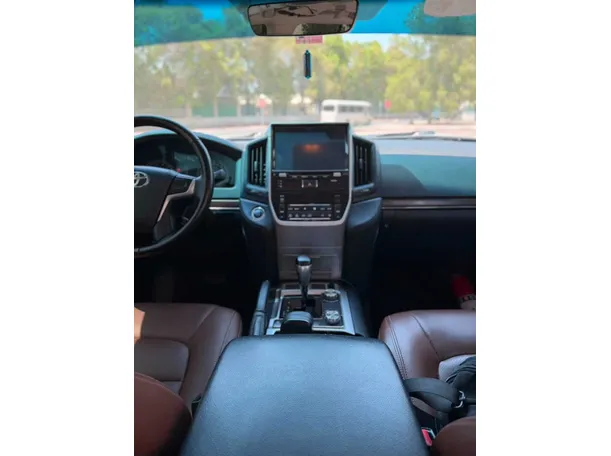 Car image 29
