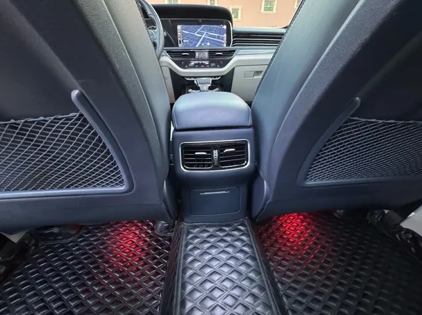 Car image 25