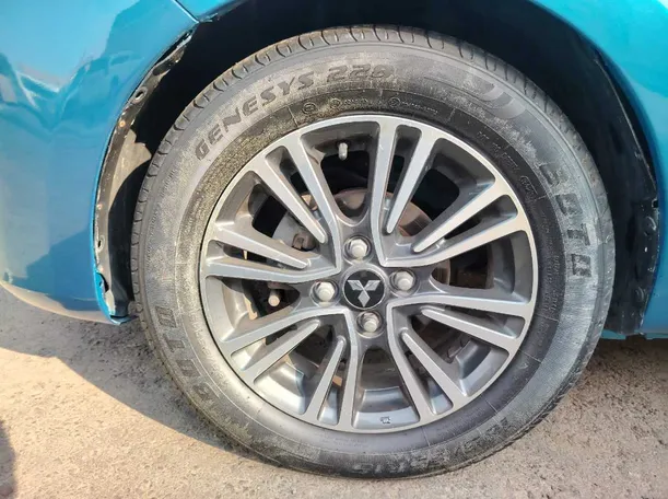 Car image 10