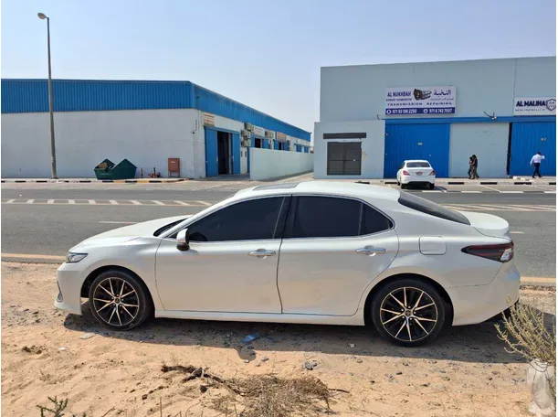 Car image 8