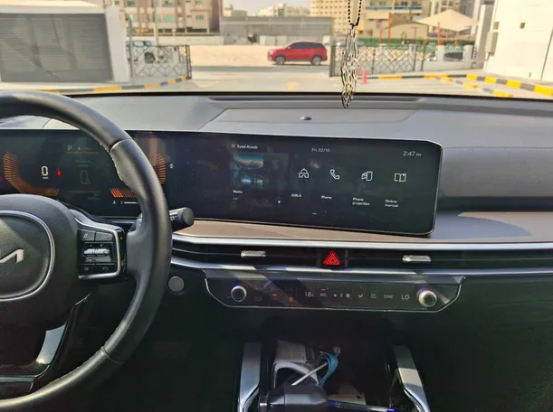 Car image 15