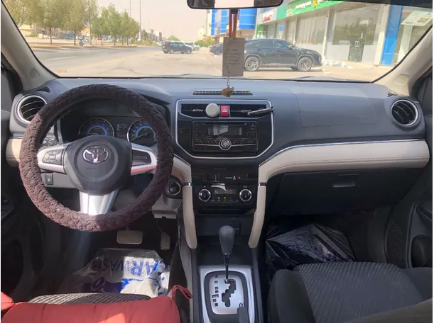 Car image 16