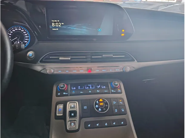 Car image 19