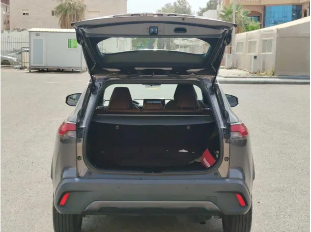 Car image 25