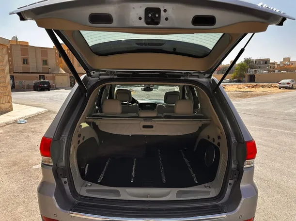 Car image 25