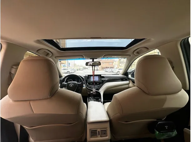 Car image 16
