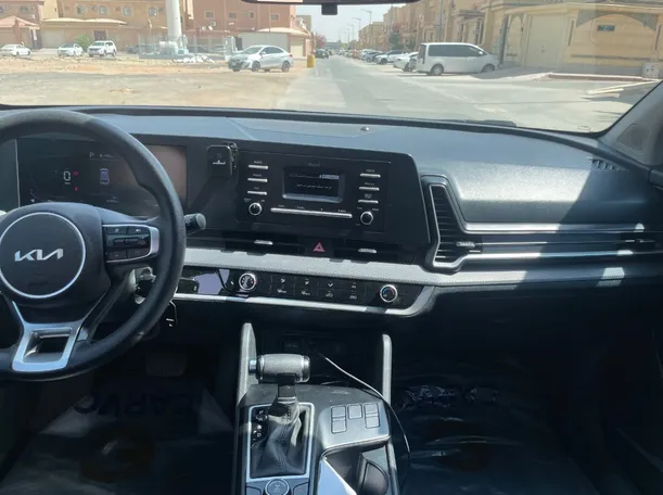 Car image 19