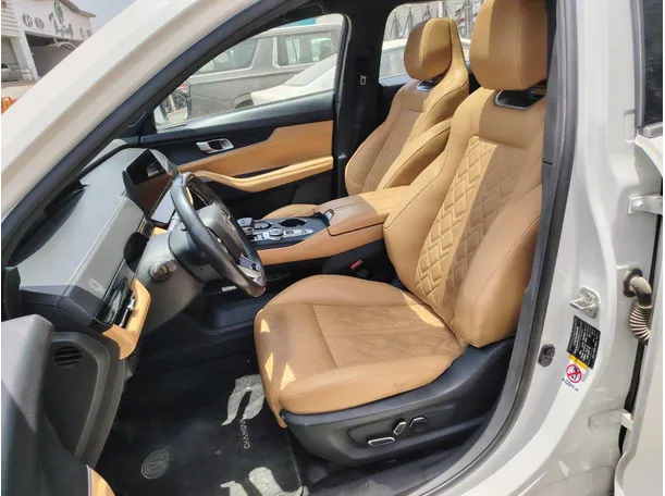 Car image 15