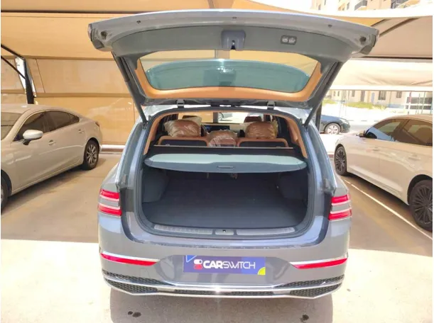 Car image 26