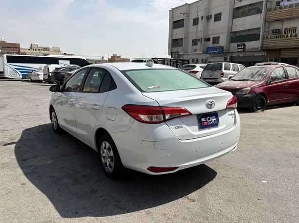 Car image 7