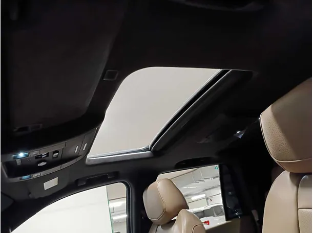 Car image 27