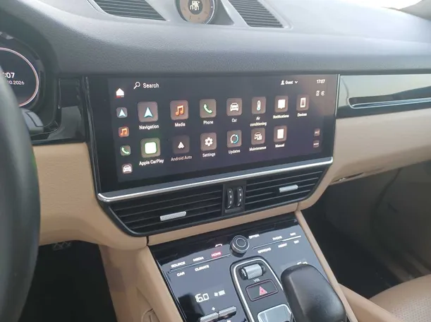 Car image 18