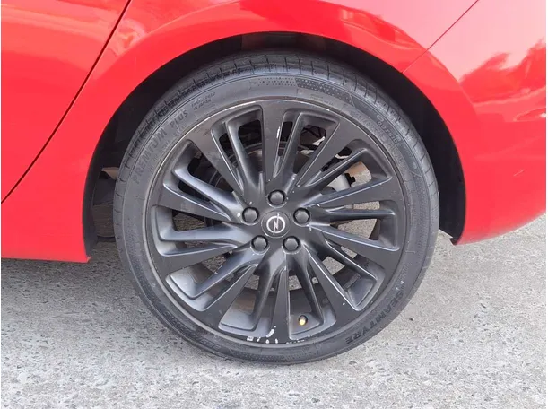 Car image 9