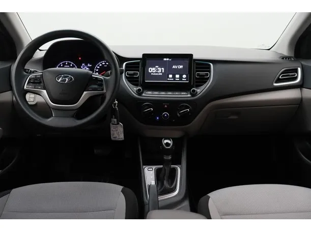 Car image 14