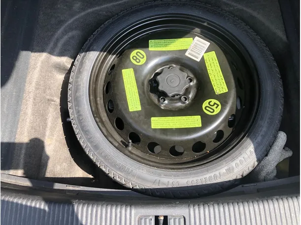 Car image 25