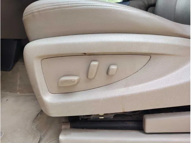 Car image 26