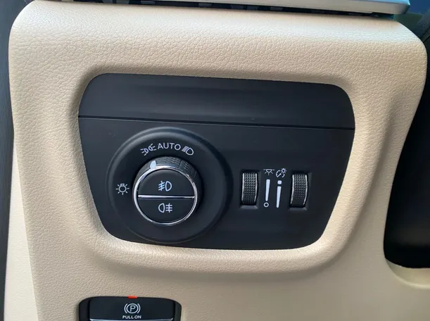 Car image 27